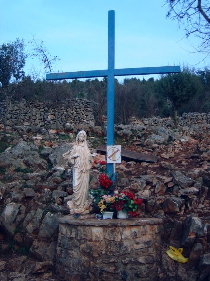 La croix bleue  lieu des premières apparitions